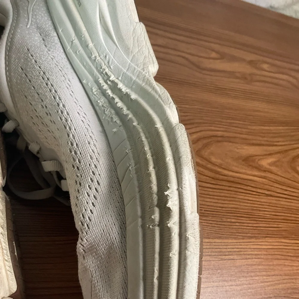 Hoka Bondi 8 women’s White Athletic Shoes size 9.5 - Picture 9 of 9
